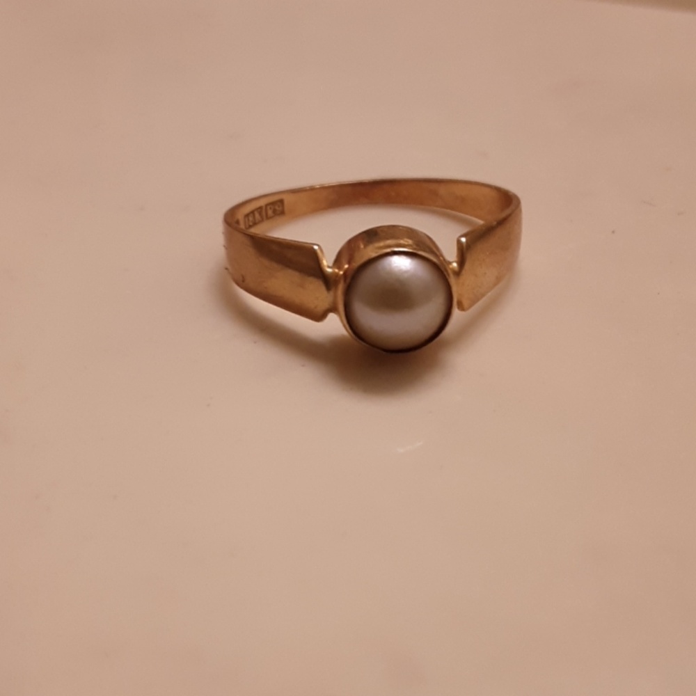 GOLD AND PEARL RING